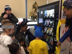 自动售货机为学生们提供书籍