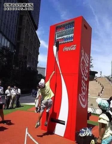 自动售货机，无人售货机，广州自动售货机，自动售货机厂家，自动售货机公司，富宏自动售货机