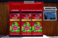 可口可乐在在英国主题公园推出售货机塑料回收