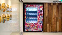 日本百老汇的动漫文化自动售货机。