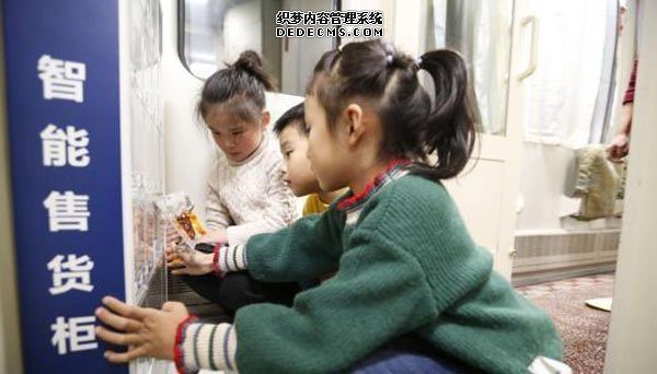 自动售货机，无人售货机，广州自动售货机，自动售货机厂家，自动售货机公司，富宏自动售货机