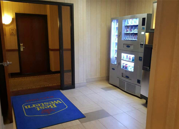 自动售货机，无人售货机，广州自动售货机，自动售货机厂家，自动售货机公司，富宏自动售货机