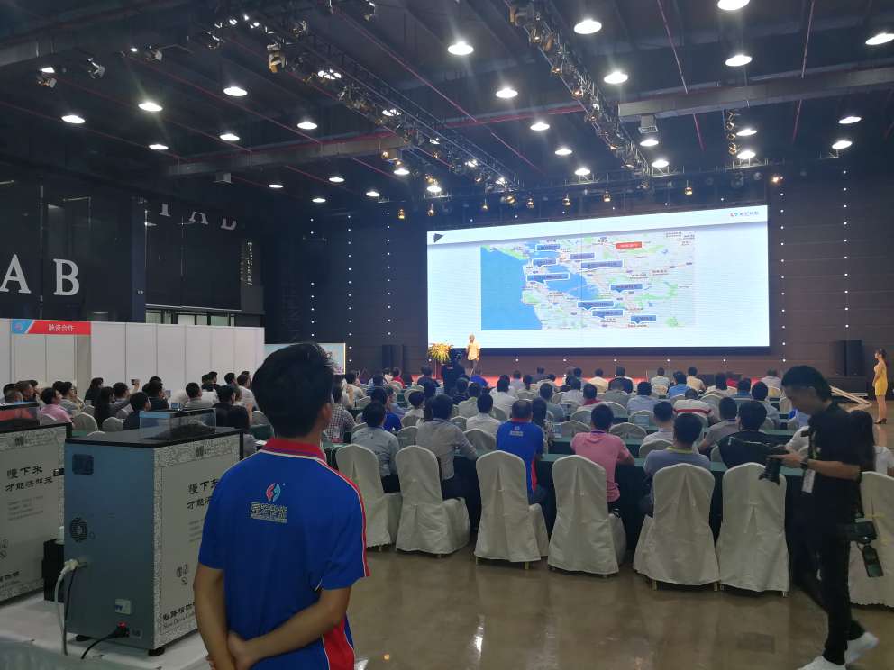 自动售货机，无人售货机，广州自动售货机，自动售货机厂家，自动售货机公司，富宏自动售货机