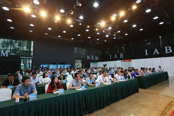 自动售货机，无人售货机，广州自动售货机，自动售货机厂家，自动售货机公司，富宏自动售货机