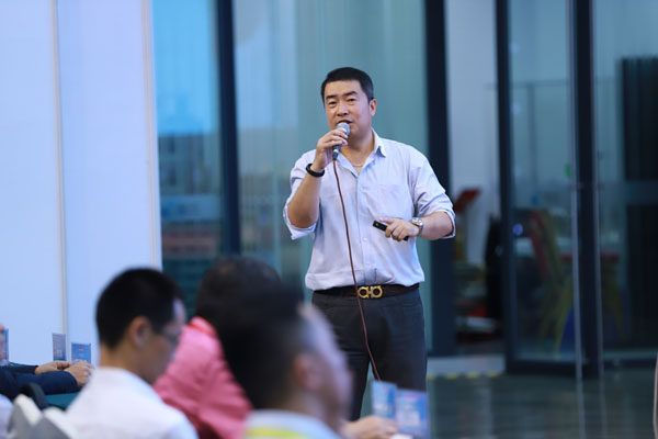 自动售货机，无人售货机，广州自动售货机，自动售货机厂家，自动售货机公司，富宏自动售货机