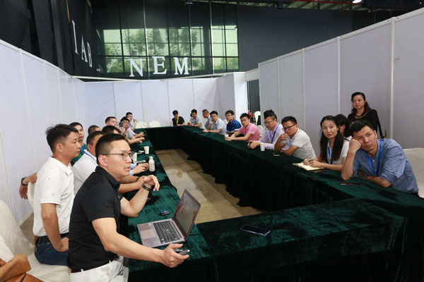 自动售货机，无人售货机，广州自动售货机，自动售货机厂家，自动售货机公司，富宏自动售货机