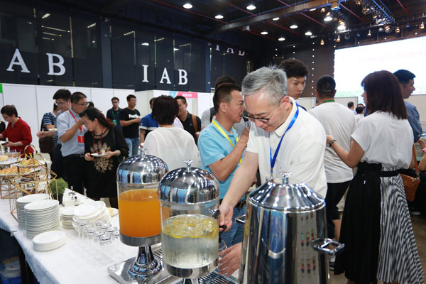 自动售货机，无人售货机，广州自动售货机，自动售货机厂家，自动售货机公司，富宏自动售货机