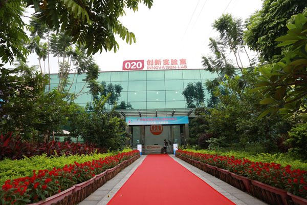 自动售货机，无人售货机，广州自动售货机，自动售货机厂家，自动售货机公司，富宏自动售货机