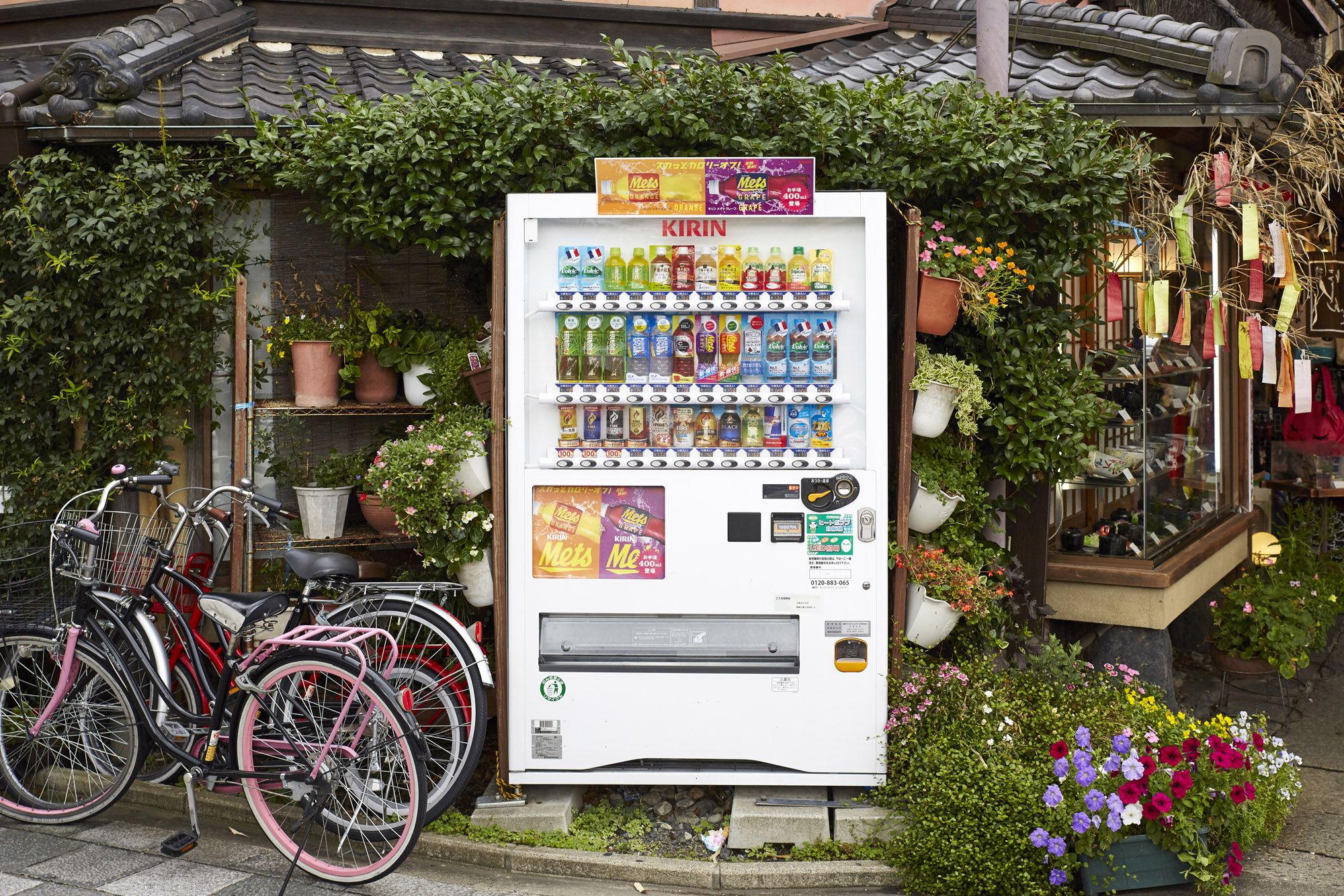 日本街边那么多自动售卖机，赚钱吗